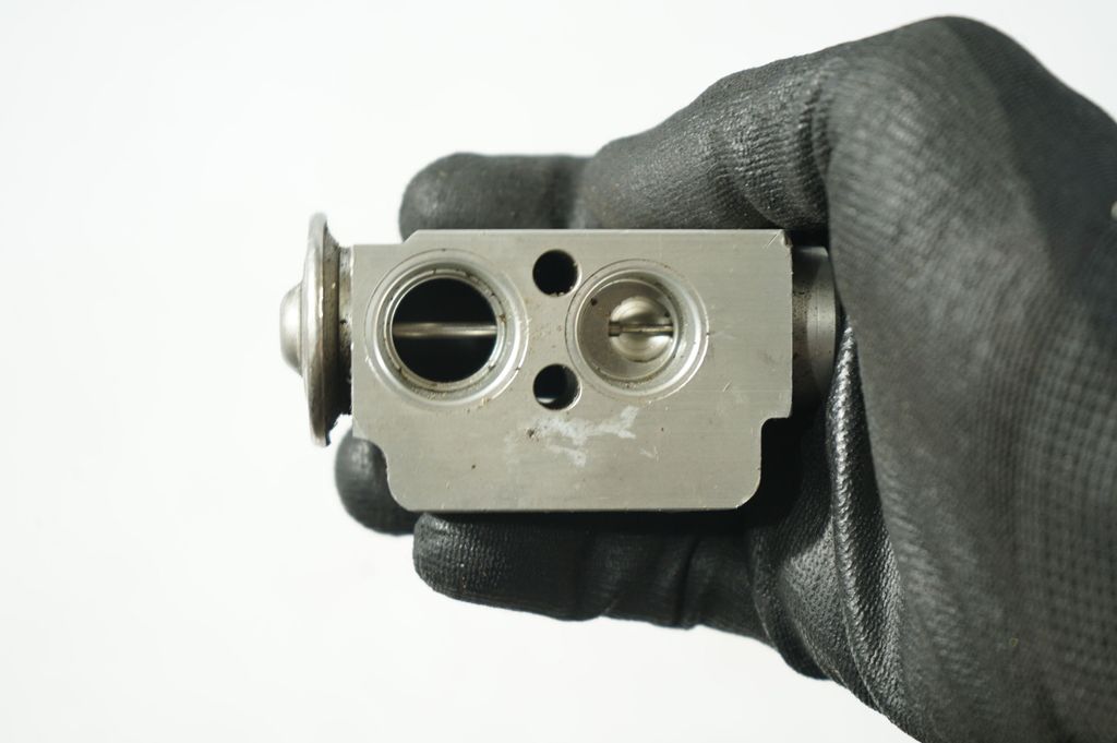 Air conditioning (A/C) expansion valve (9)