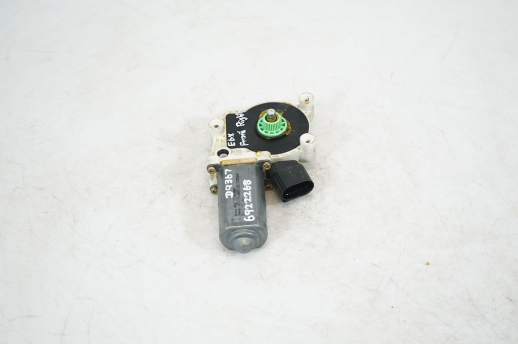 Front door window regulator with motor (4)