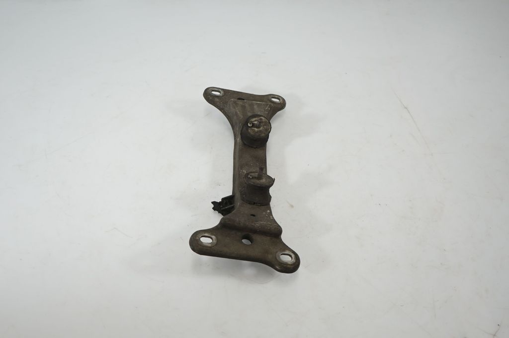 Gearbox mounting bracket (4)