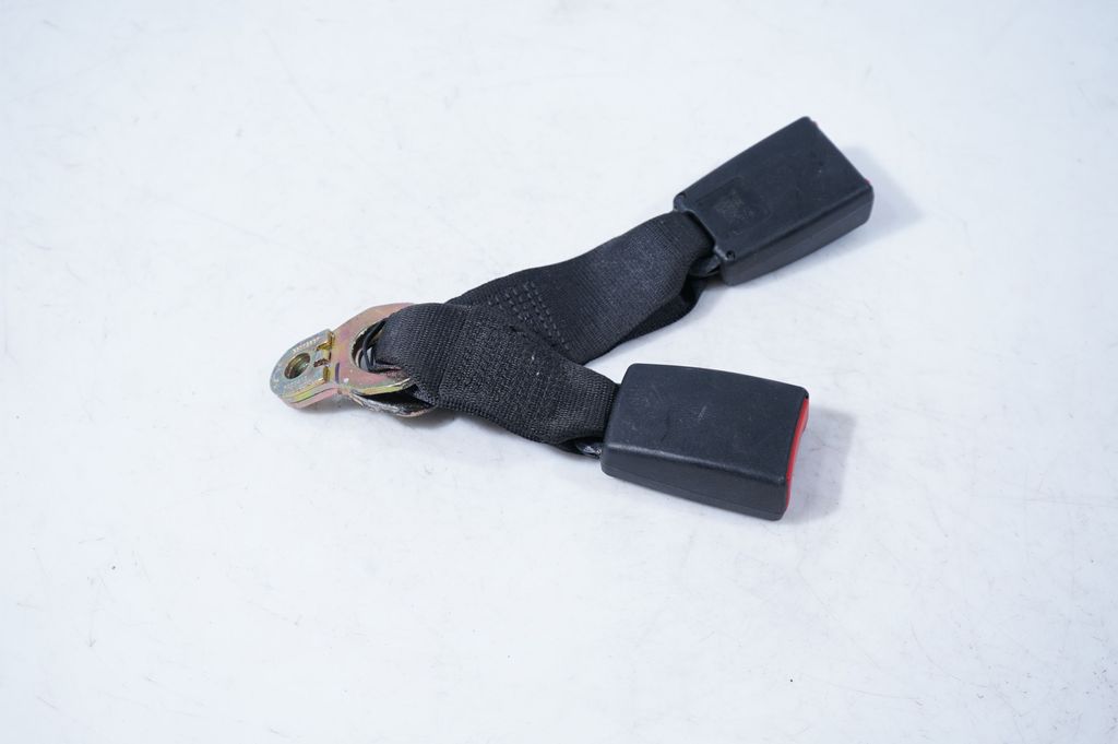 Rear seatbelt buckle (3)