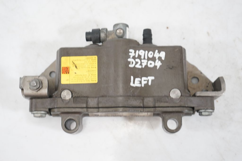 Engine bonnet/hood hinges (9)