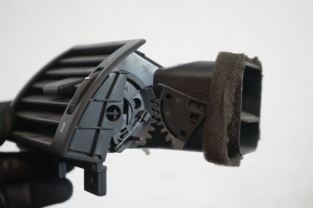 Dashboard side air vent grill/cover trim (6)