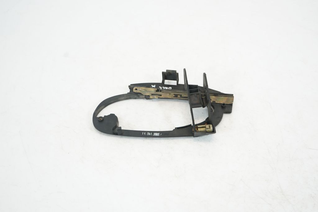 Rear door exterior handle/bracket (5)