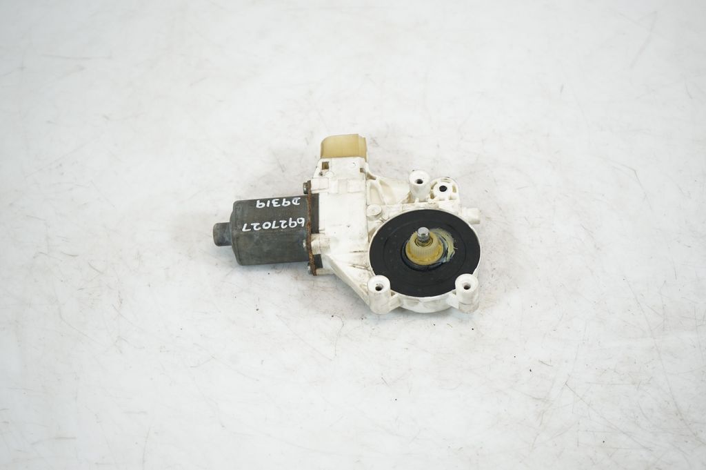 Front door window regulator with motor (3)