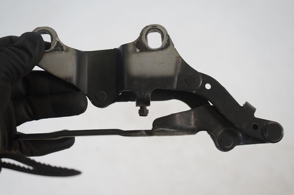 Engine bonnet/hood hinges (6)