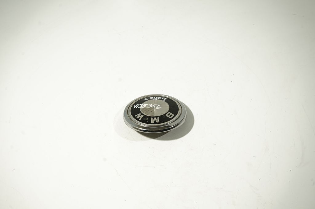 Manufacturers badge/model letters (3)