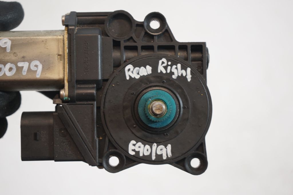 Rear door window regulator with motor (7)