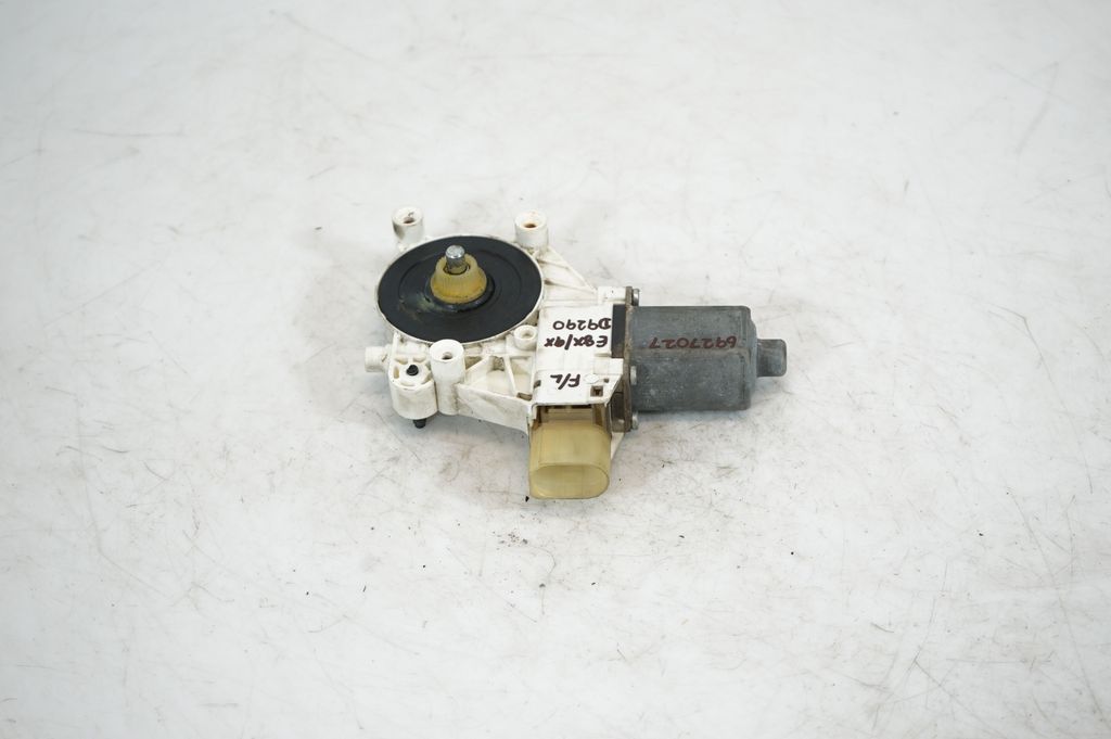 Front door window regulator with motor (3)