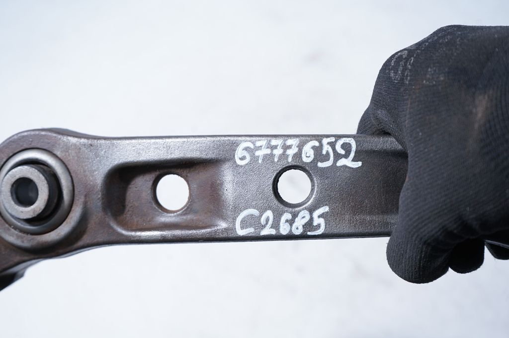 Front control arm (7)