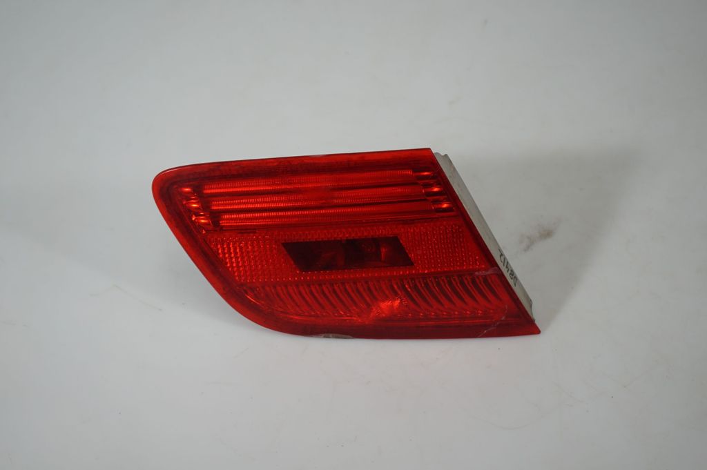 Tailgate rear/tail lights (2)