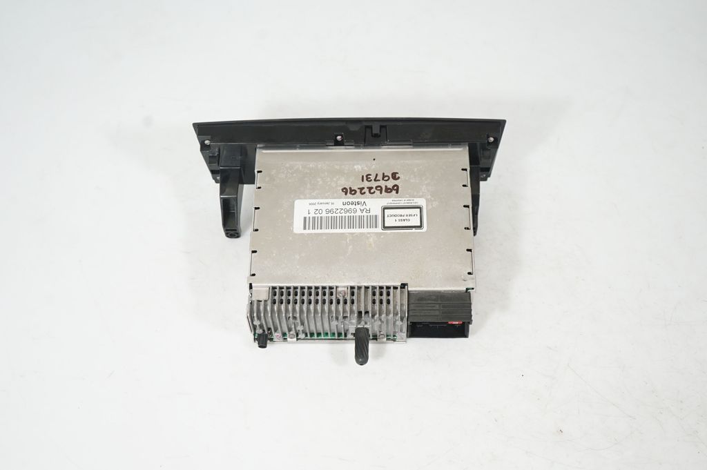 Radio/CD/DVD/GPS head unit (3)