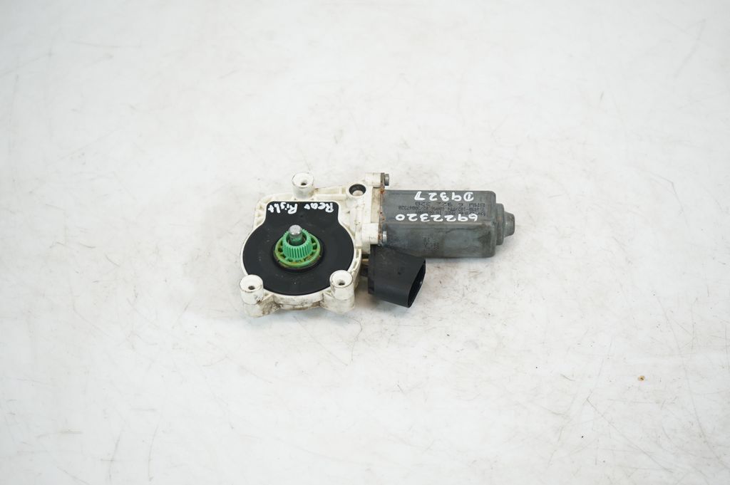 Rear door window regulator with motor (3)