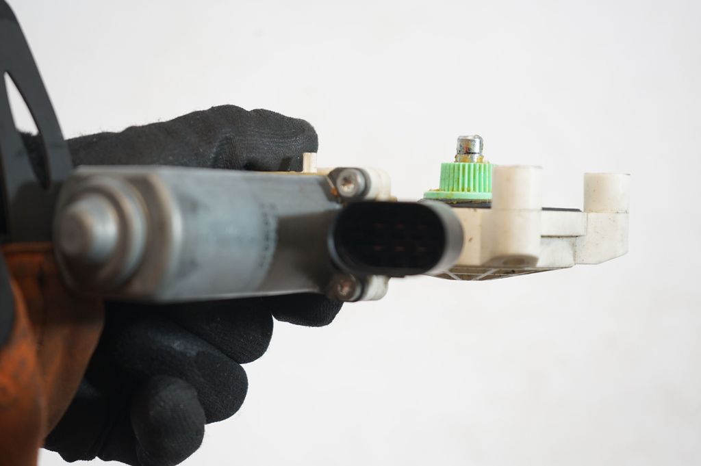 Front door window regulator with motor (6)