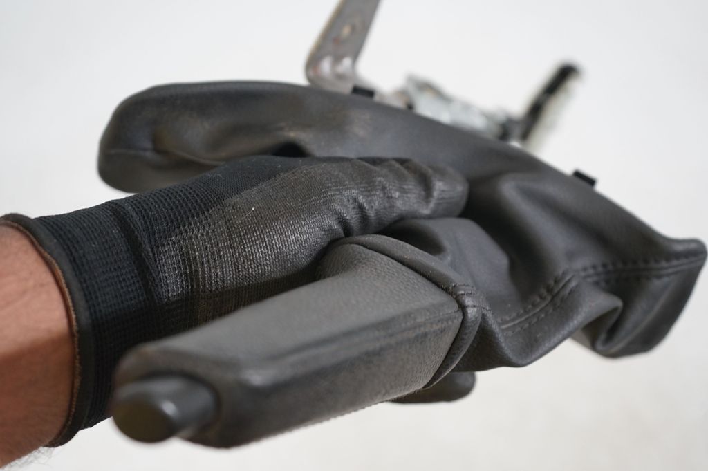 Handbrake/parking brake lever assembly (7)