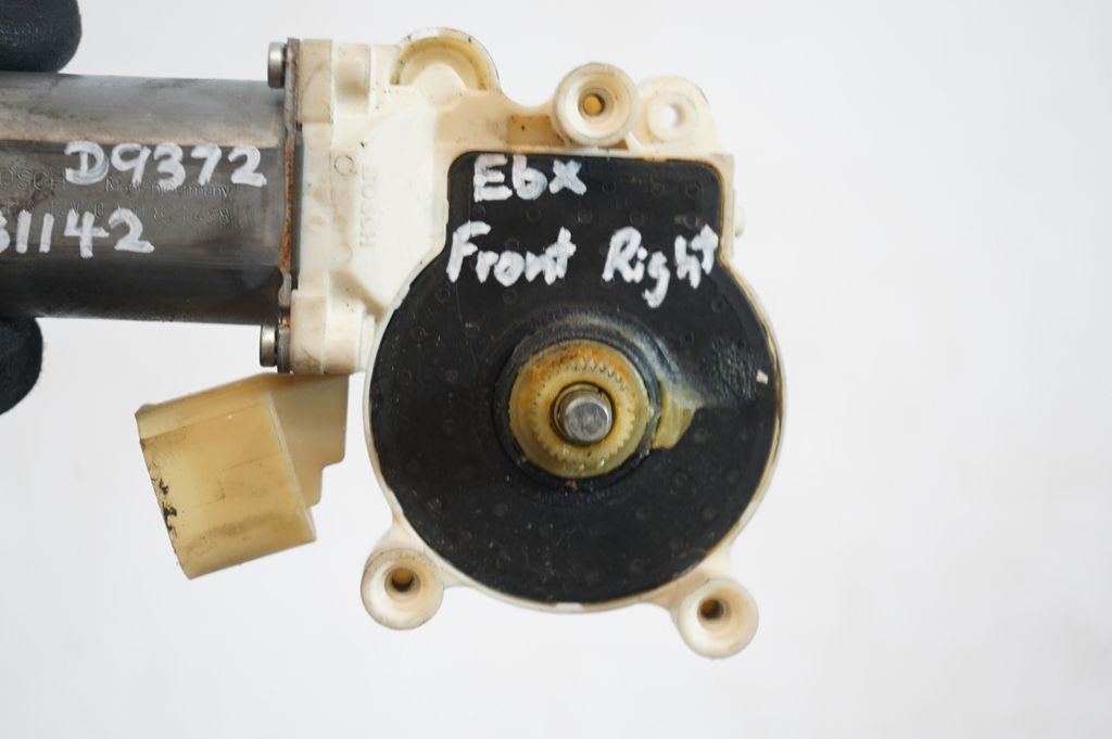 Front door window regulator with motor (7)