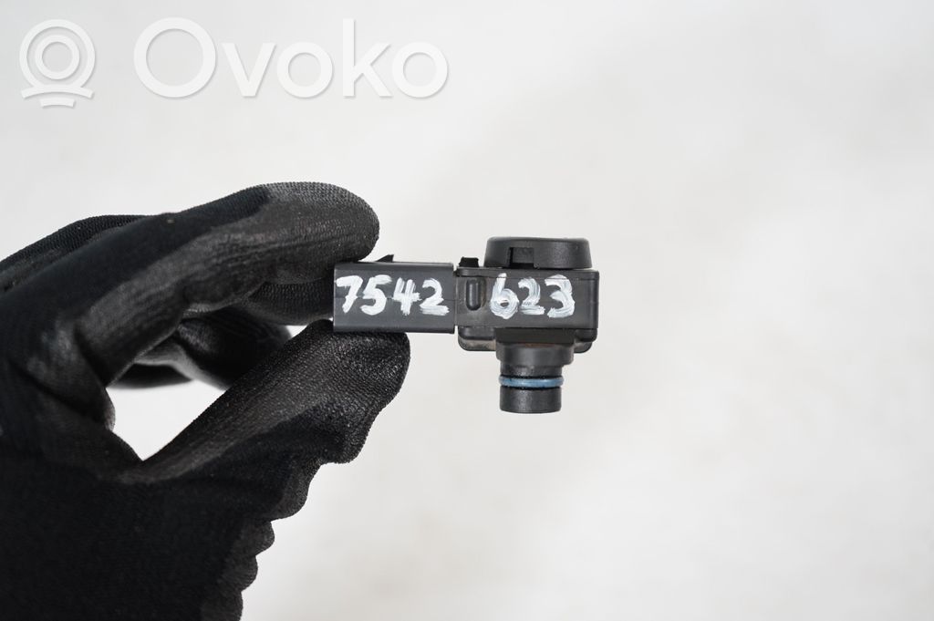 Air pressure sensor (8)