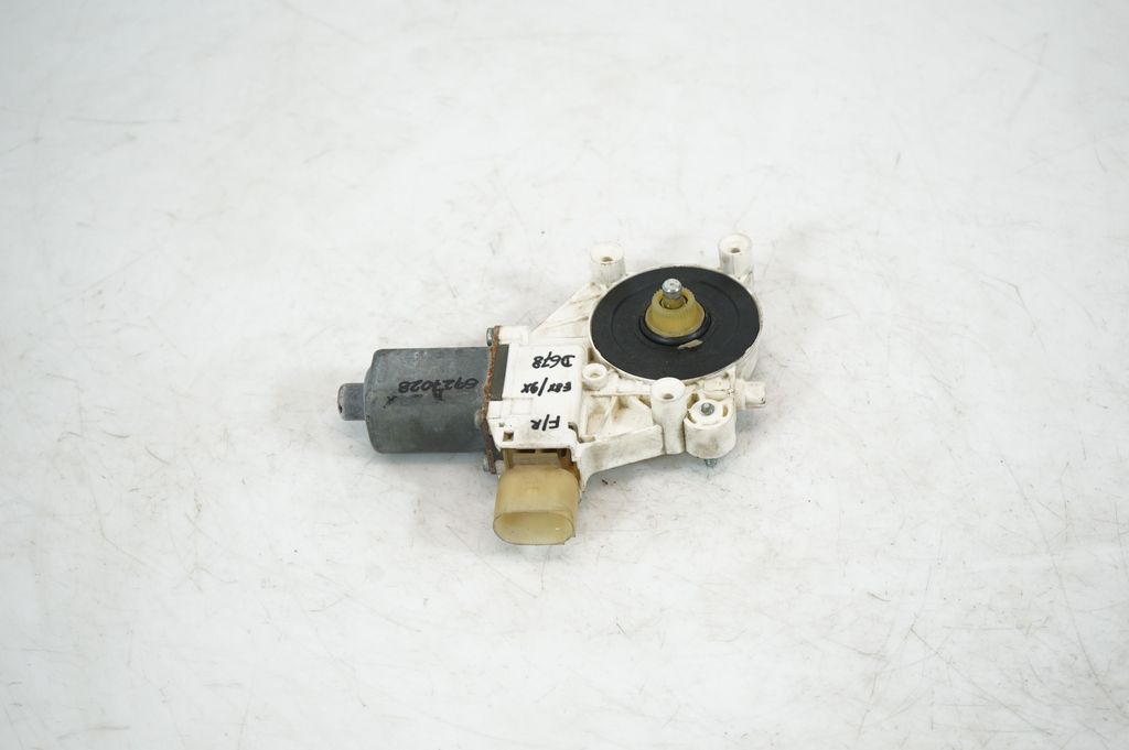 Front door window regulator with motor (3)