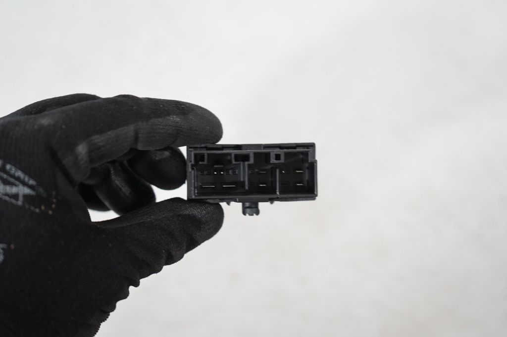 Seat control module (7)