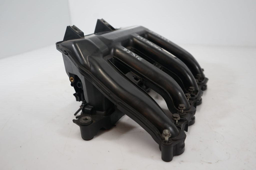 Intake manifold (7)