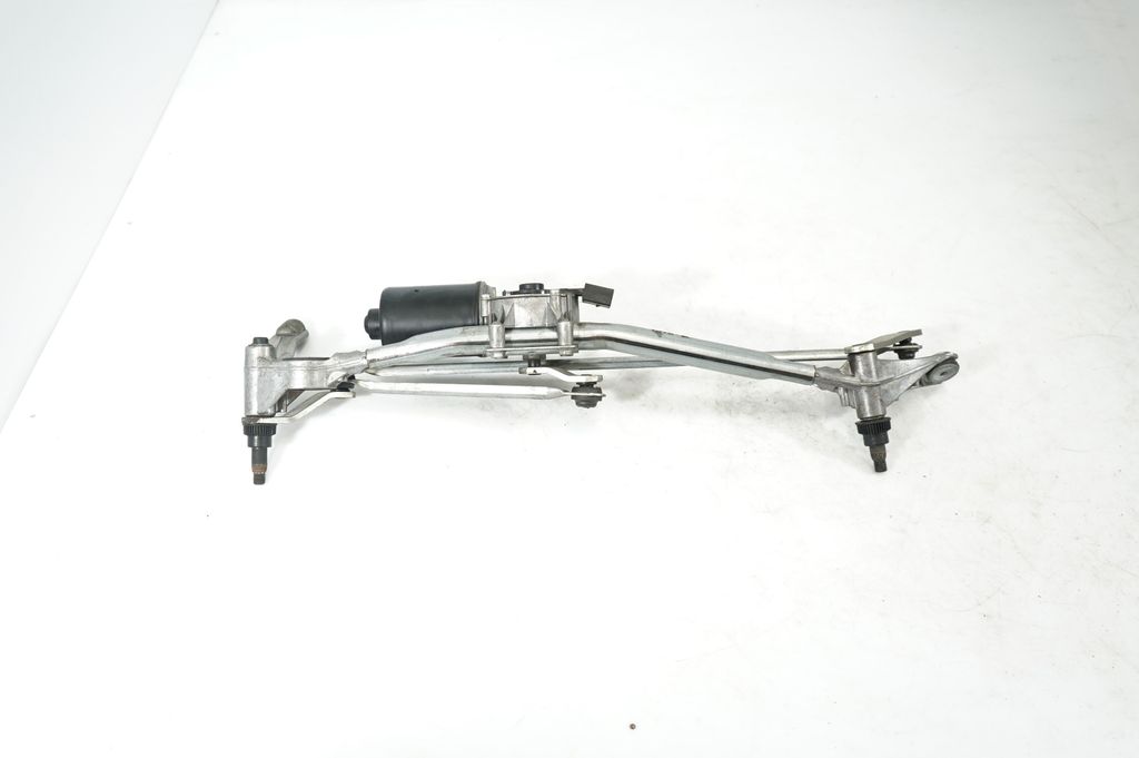 Front wiper linkage and motor (3)