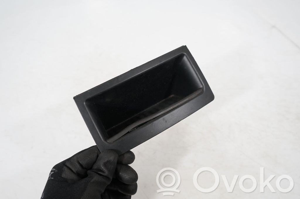 Dashboard storage box/compartment (6)