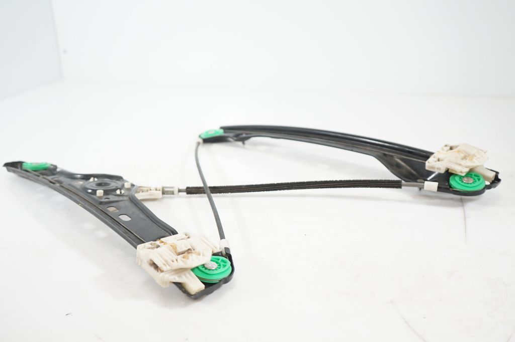 Front door window regulator with motor (6)