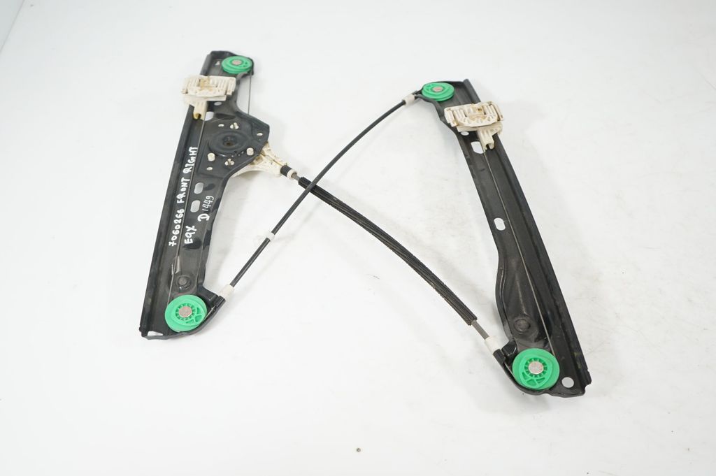 Front door window regulator with motor (4)