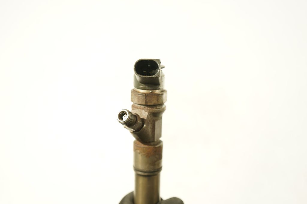Fuel injector (6)