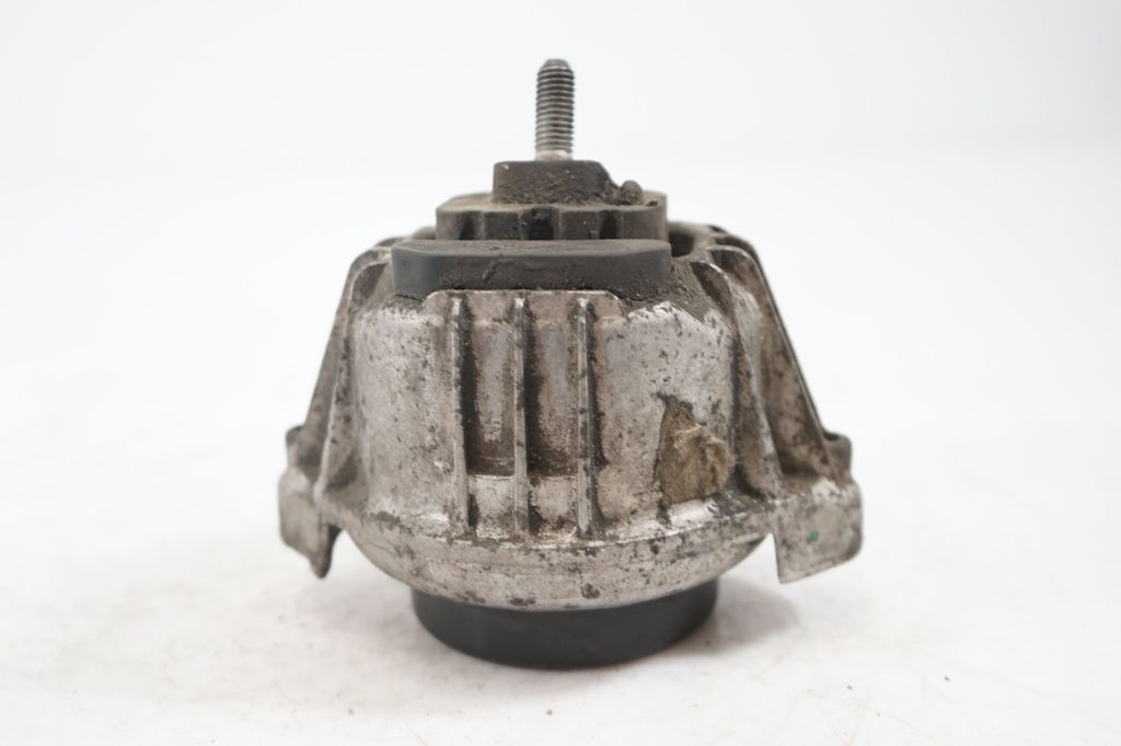 Engine mount bracket (5)