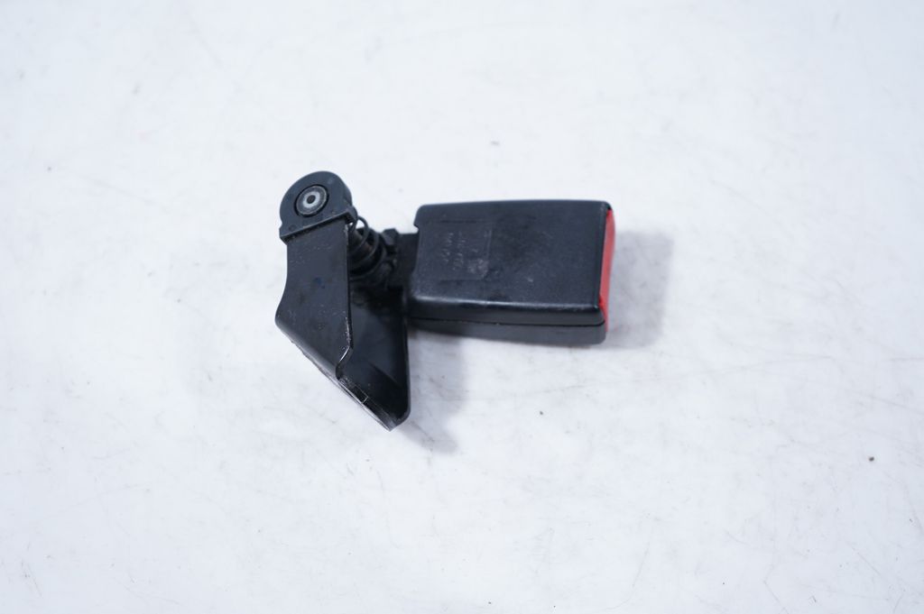 Rear seatbelt buckle (5)