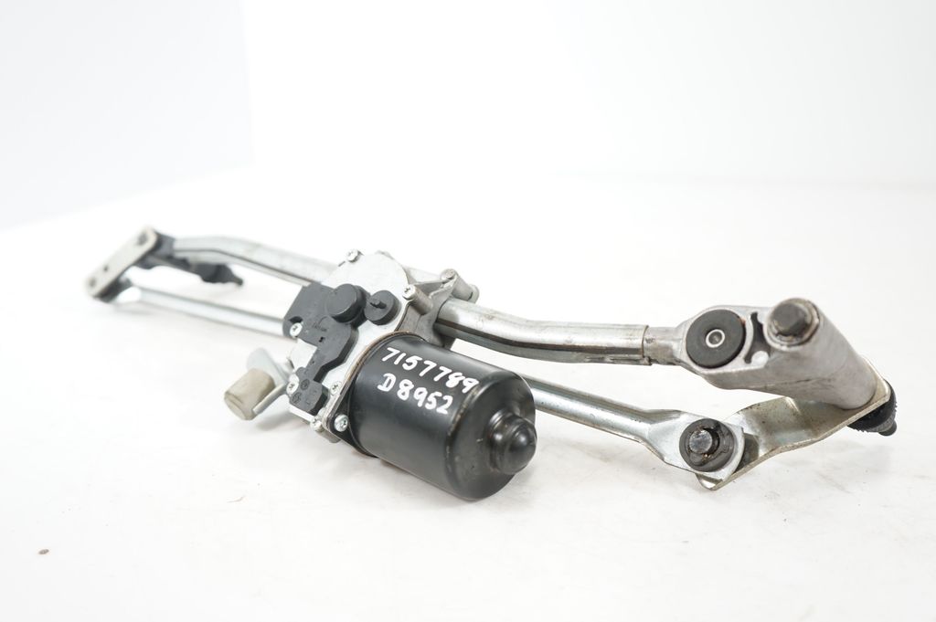 Front wiper linkage and motor (7)