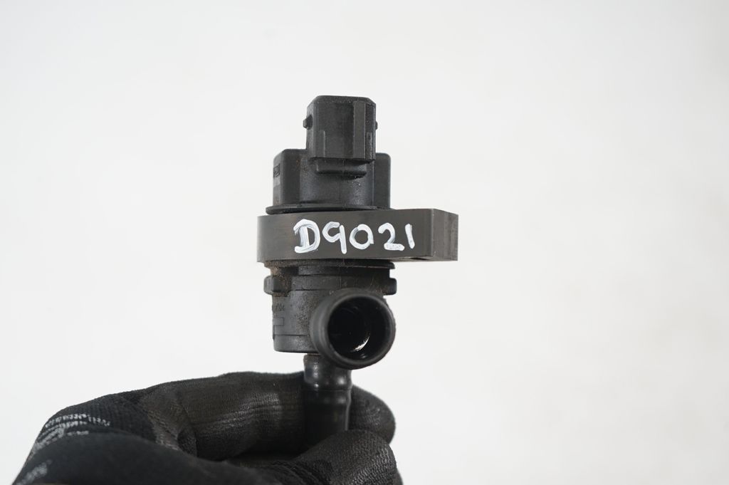 Fuel tank valve (7)