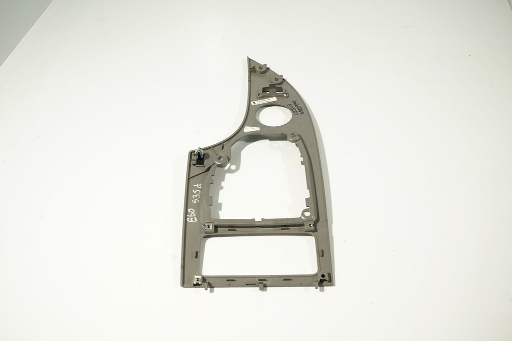Gear shifter surround trim plastic (6)