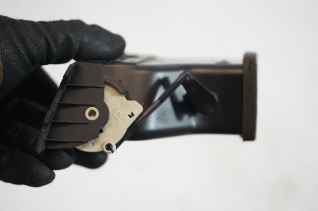 Dashboard side air vent grill/cover trim (6)