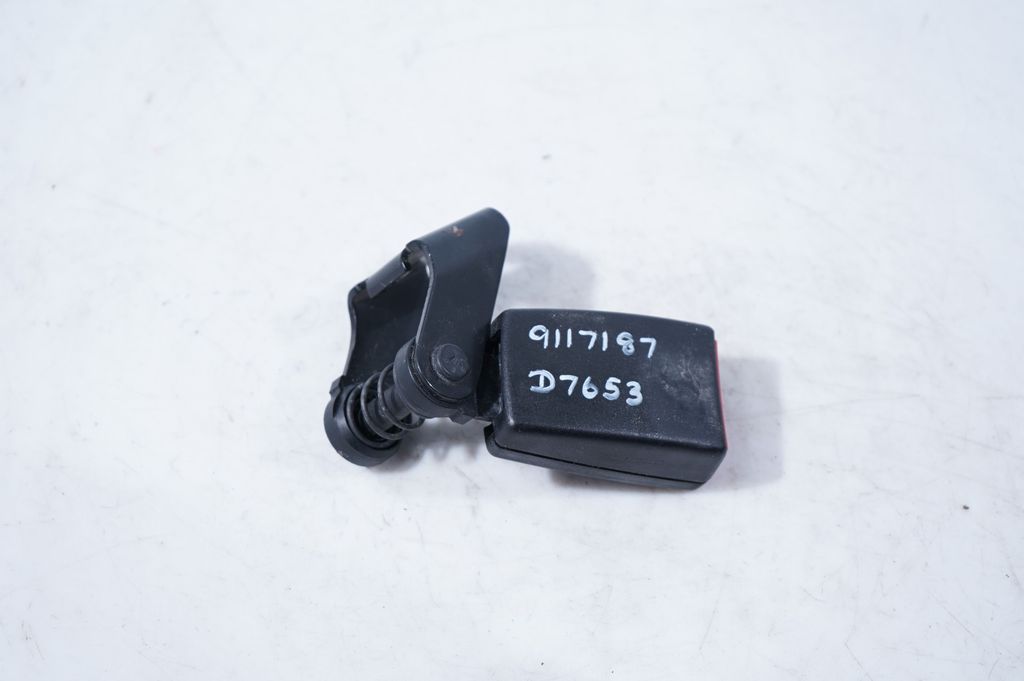 Rear seatbelt buckle (5)
