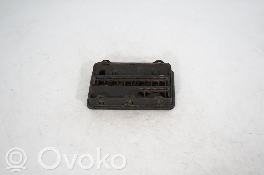 Quarter panel pressure vent (5)