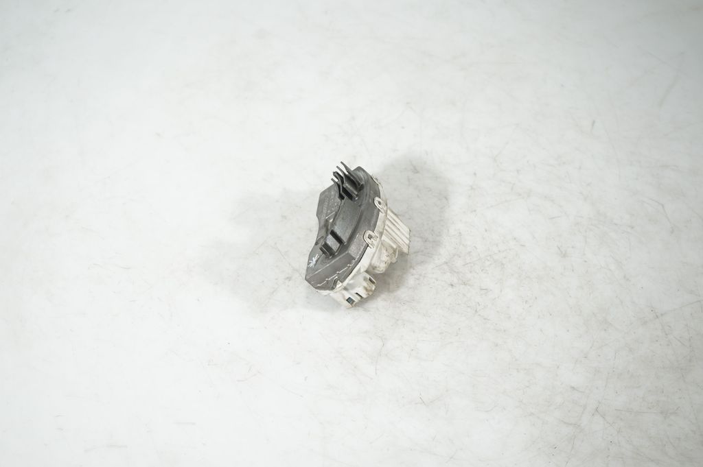 Heater blower motor/fan resistor (2)