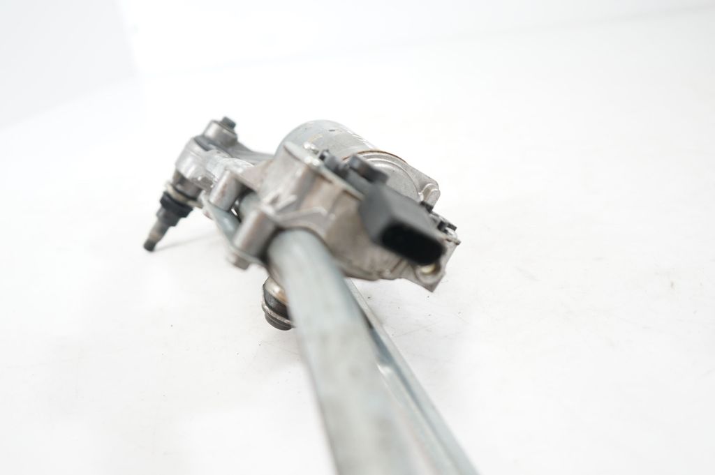 Front wiper linkage and motor (9)