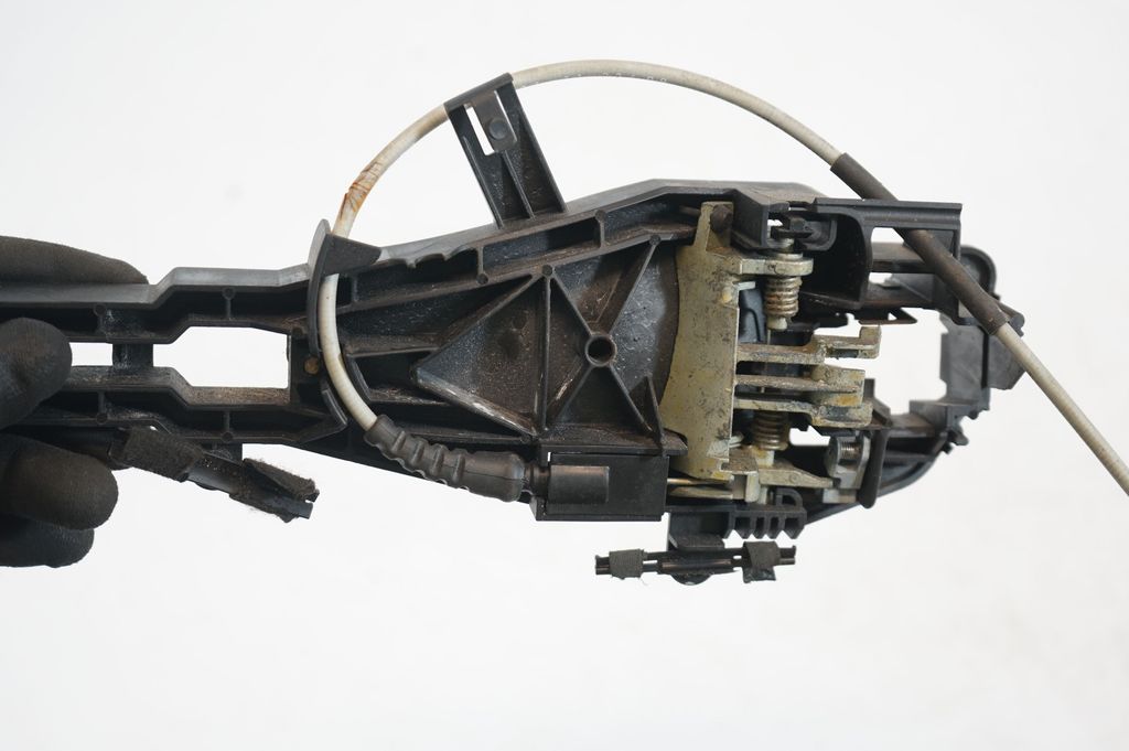 Front door exterior handle/bracket (6)