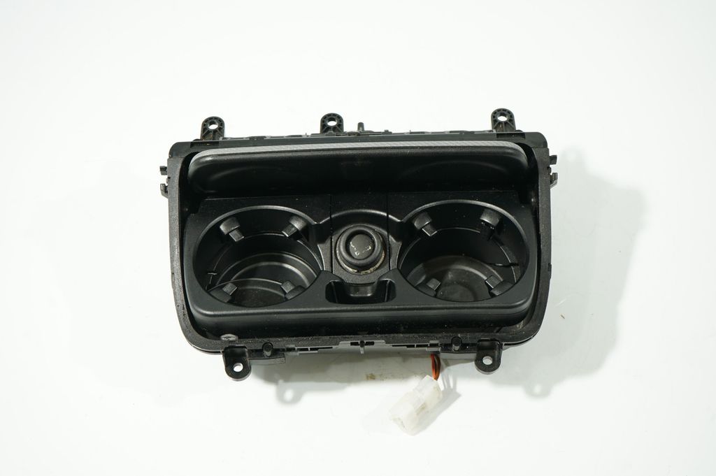 Cup holder front (5)