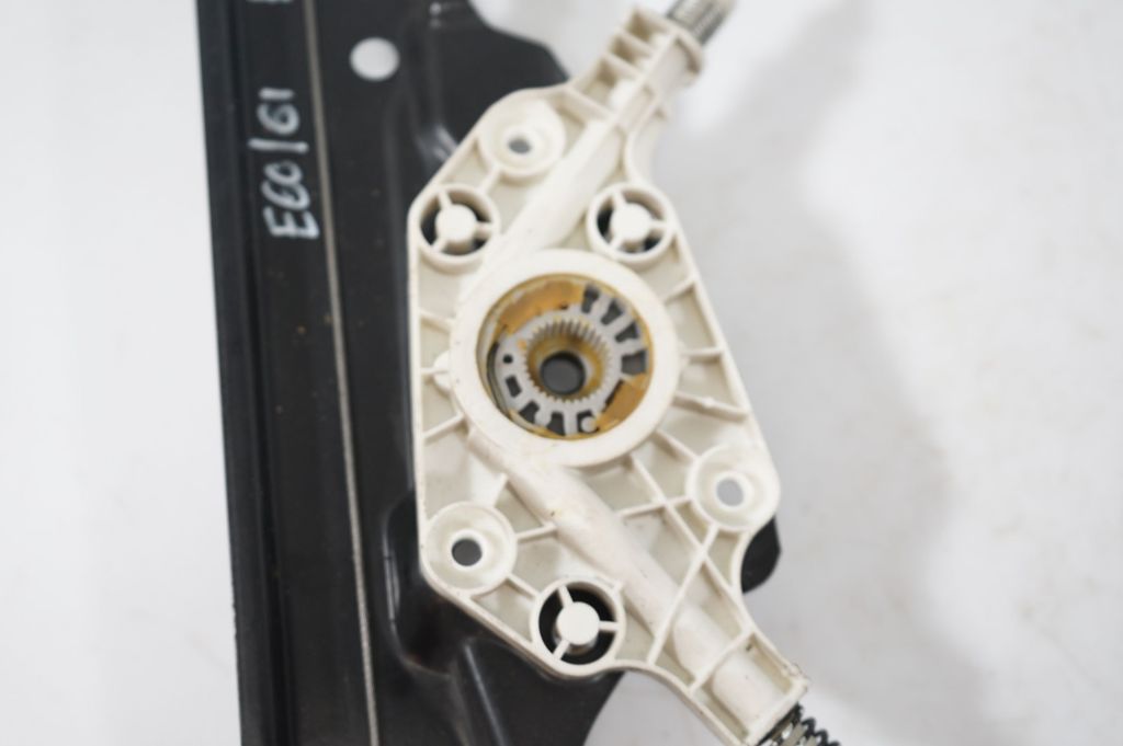 Front door window regulator with motor (7)