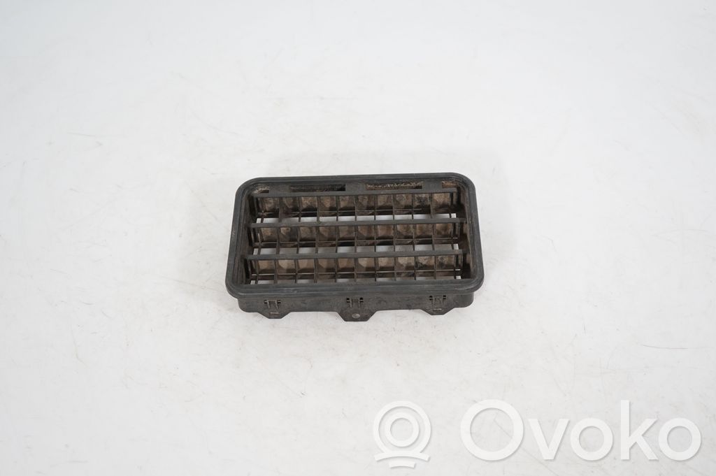 Quarter panel pressure vent