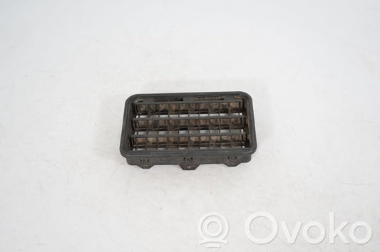 Quarter panel pressure vent