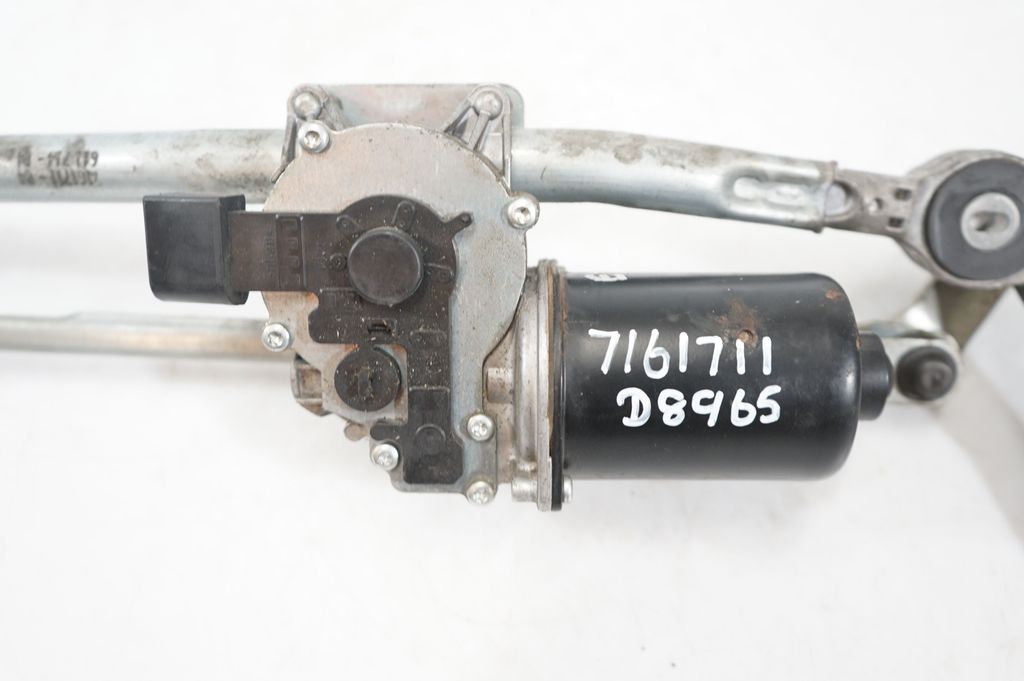 Front wiper linkage and motor (9)
