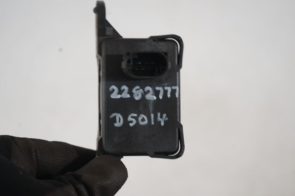 ABS wheel speed sensor (7)