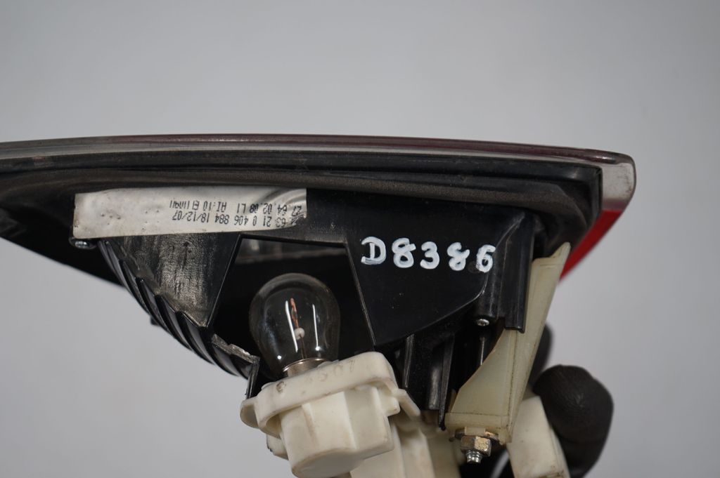 Tailgate rear/tail lights (11)