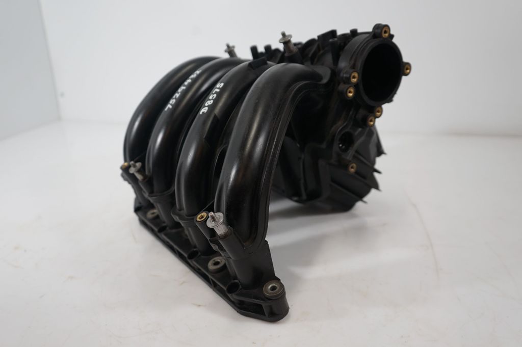 Intake manifold (8)