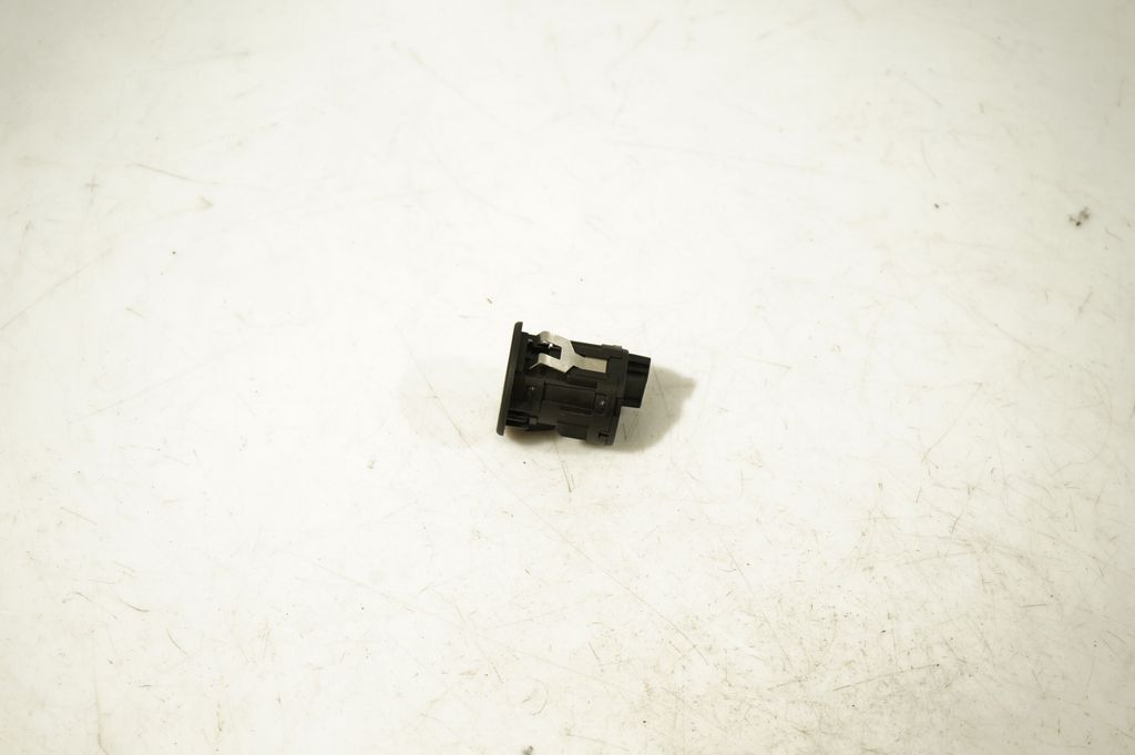 Passenger airbag on/off switch (2)