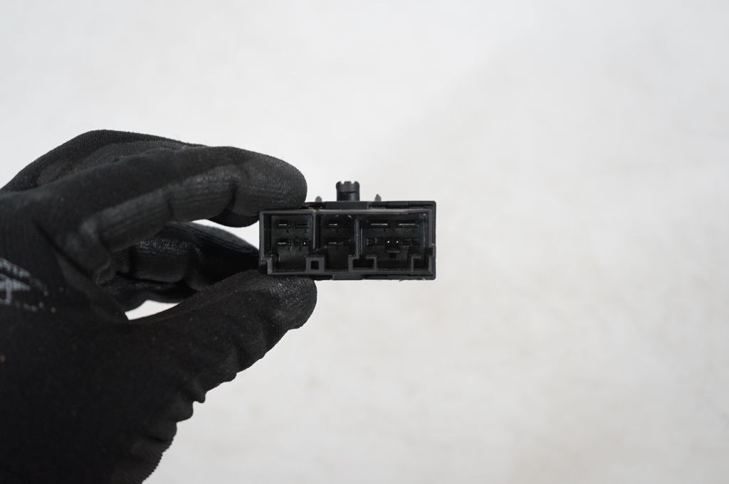 Seat control module (7)