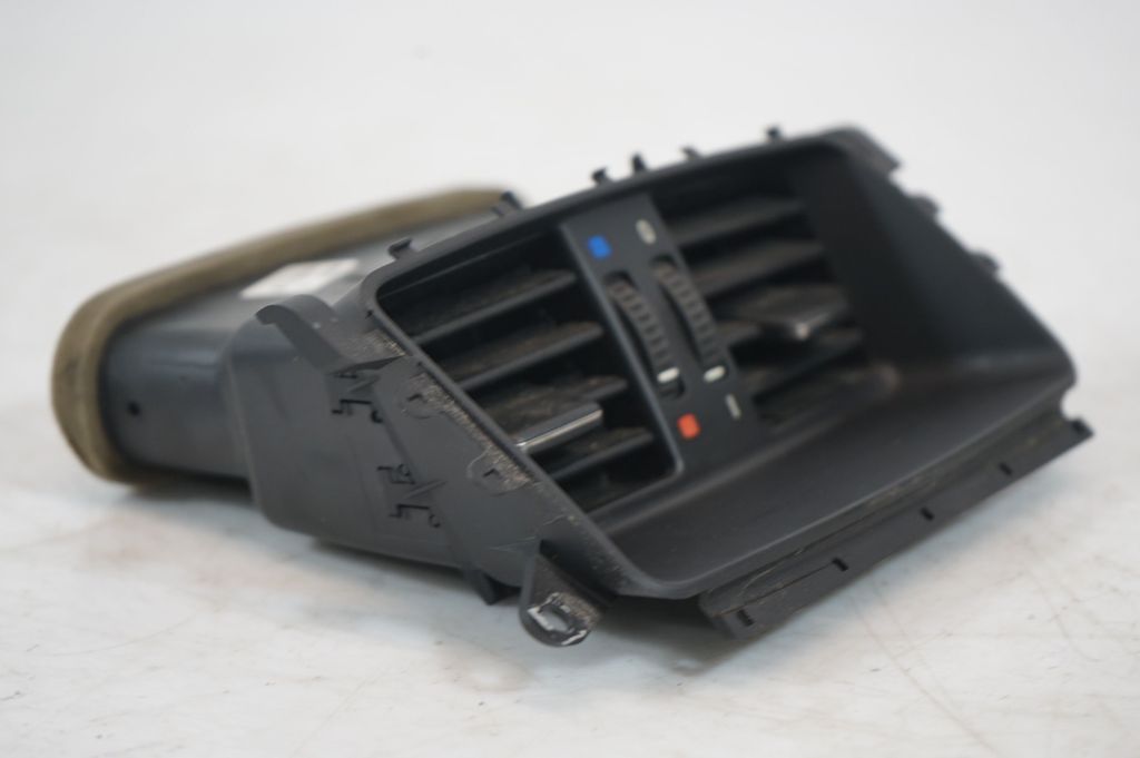 Rear air vent grill (8)